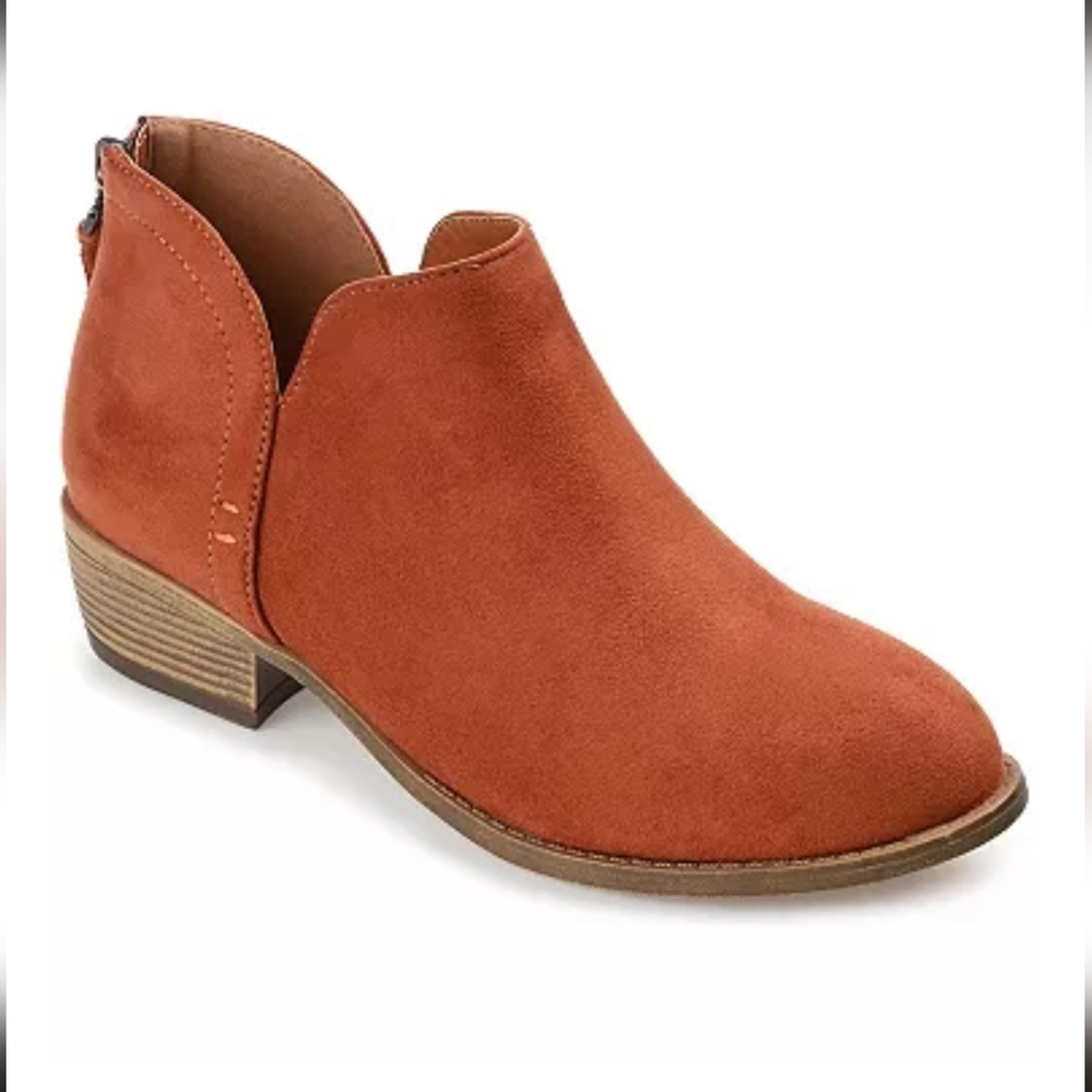 NEW Journee collection Livvys Woman